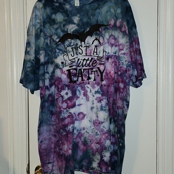 NWOT Tultex Unisex Just a Little Batty Ice Dye T-Shirt - Picture 1 of 10